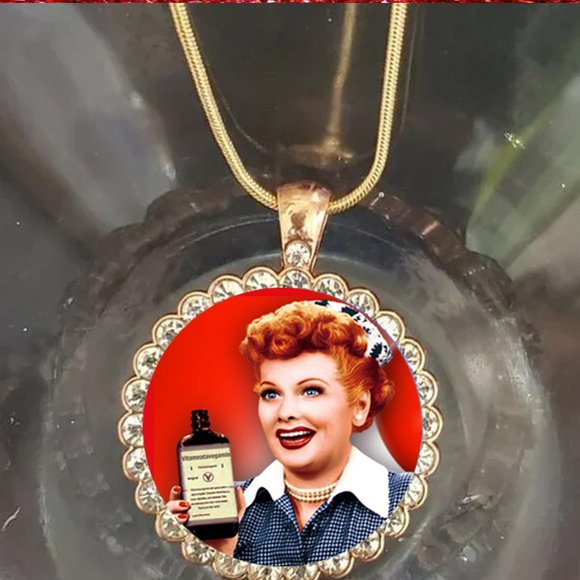 I Love Lucy Rose gold Rhinestones Necklace with gift box pretty Vitameatavegamin - Picture 1 of 2